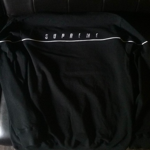 Authentic Supreme yoke piping crew neck size Med. - Picture 6 of 7